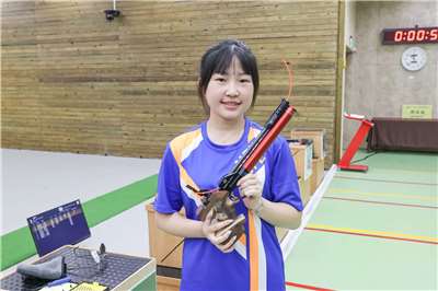 世界青年射擊錦標賽，台灣新星謝翔宸、鄭晏晴(圖)23日在10公尺空氣手槍混雙決賽項目摘下銅牌。資料照。(圖：台師大官網)