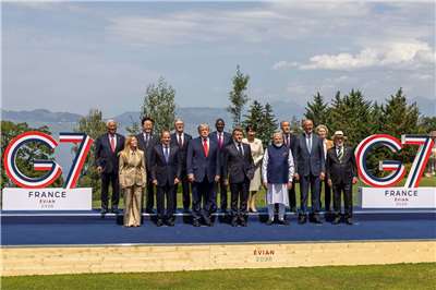 在法國舉行的七大工業國(G7)領導人峰會，各國領導人合影。(X平台/@G7)