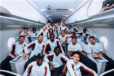 法國國家隊在世足賽客場的球衣採用薄荷綠色。 (圖:FB/equipedefrance)