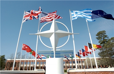 歐洲官員透露，美國計劃大幅縮減提供給北約的飛機與軍艦，恐將限制北約發動遠程打擊與執行偵察的能力。圖為北大西洋公約組織(NATO)。 (圖取自NATO官網)
