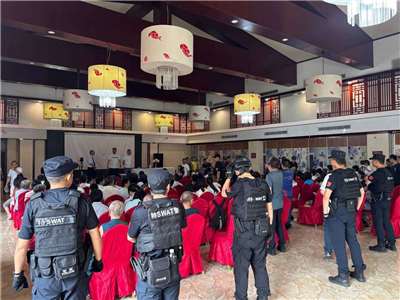 加強宗教打壓，秋雨聖約教會今年遭中共二度抄家，120特警襲擊教會禮拜(圖取自對華援助協會)