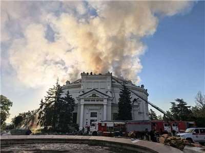 消防員正在撲滅克里米亞塞凡堡(Sevastopol)一家歷史博物館的火勢；據當地政府表示，該博物館在烏克蘭無人機襲擊中受損。