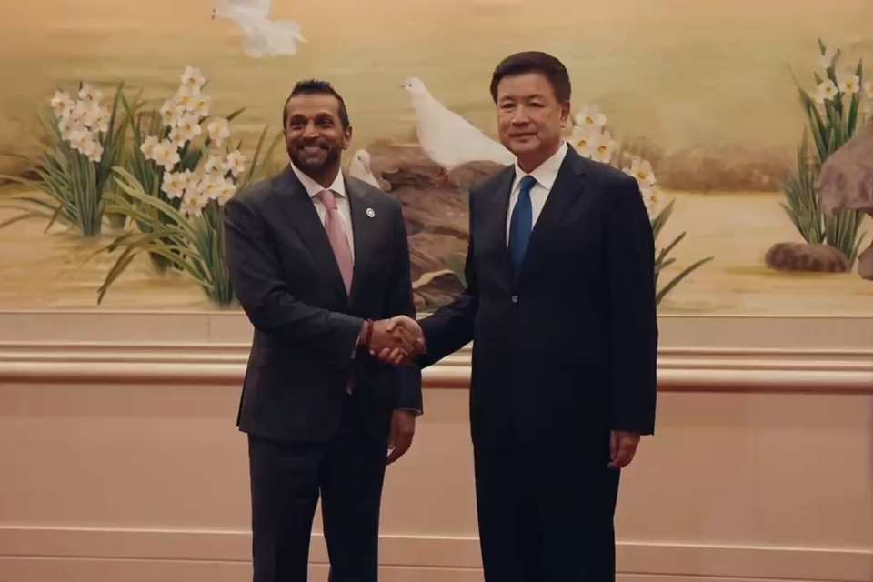 美國聯邦調查局局長巴特爾(Kash Patel)(左)日前訪問中國，並會見中國國務委員兼公安部長王小洪(右)。(翻攝X@FBIDirectorKash)
