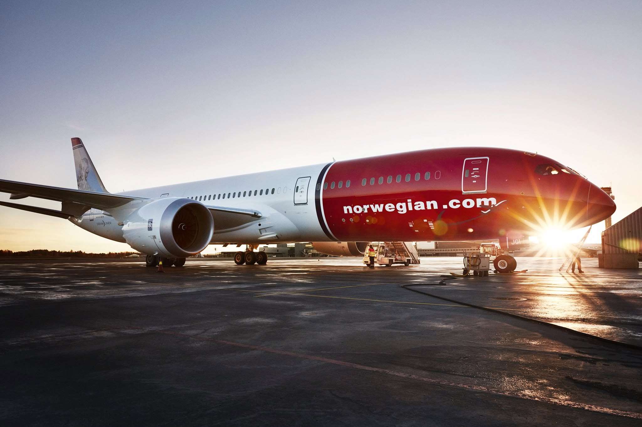 挪威穿梭航空(Norwegian Air Shuttle)(圖)與英國航空打賭，如果對方支持的球隊獲勝，輸家必須把社群平台Instagram官方帳號的大頭照換成對方的商標一天。（FB/@flynorwegiannow）