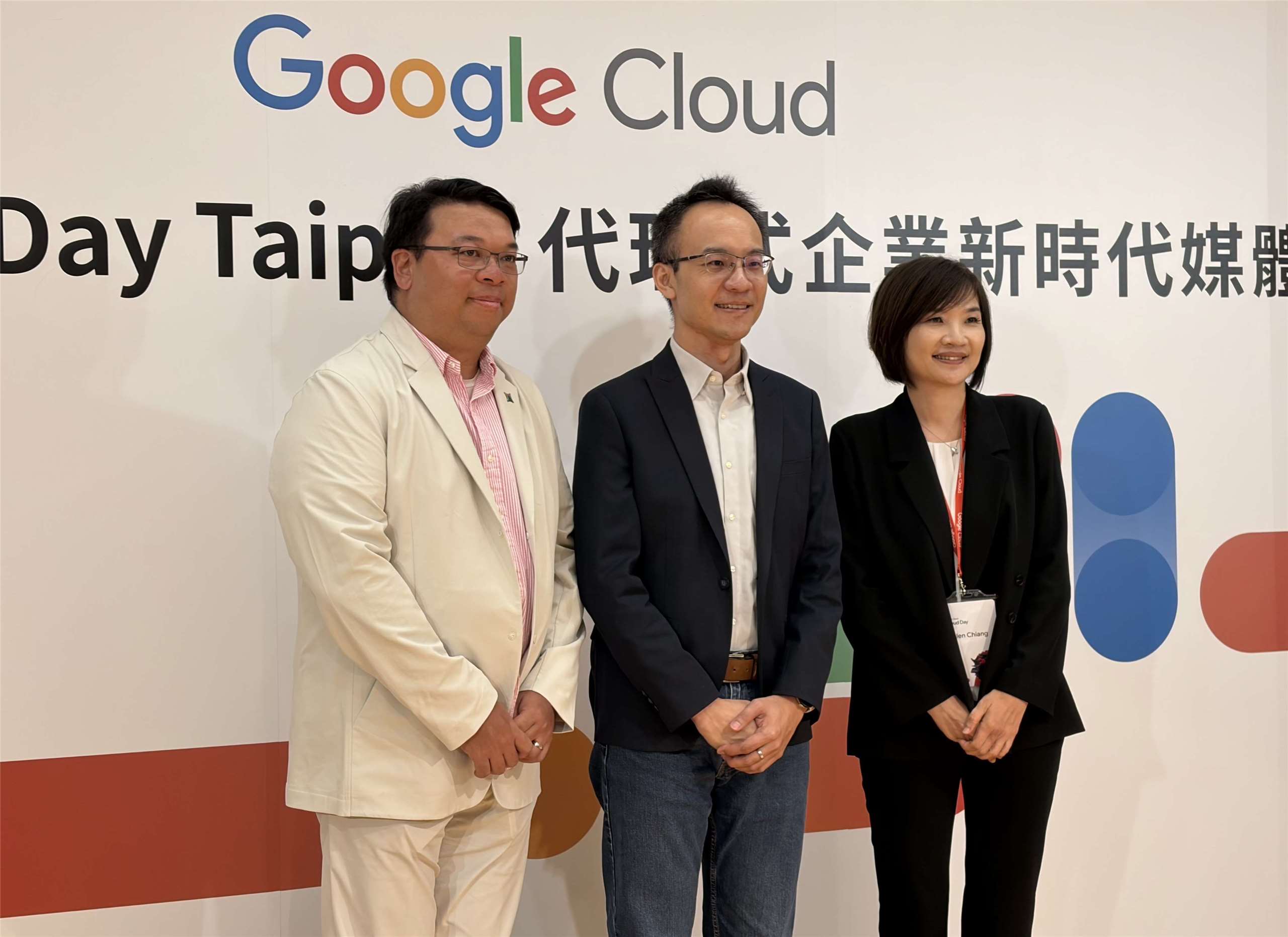 「2026 Google Cloud Day」9日登場，Google Cloud台灣技術總經理林書平(中)說，隨著AI快速發展，企業導入AI已從技術驗證階段，邁向全面落地應用。(蔡芃敏 攝)