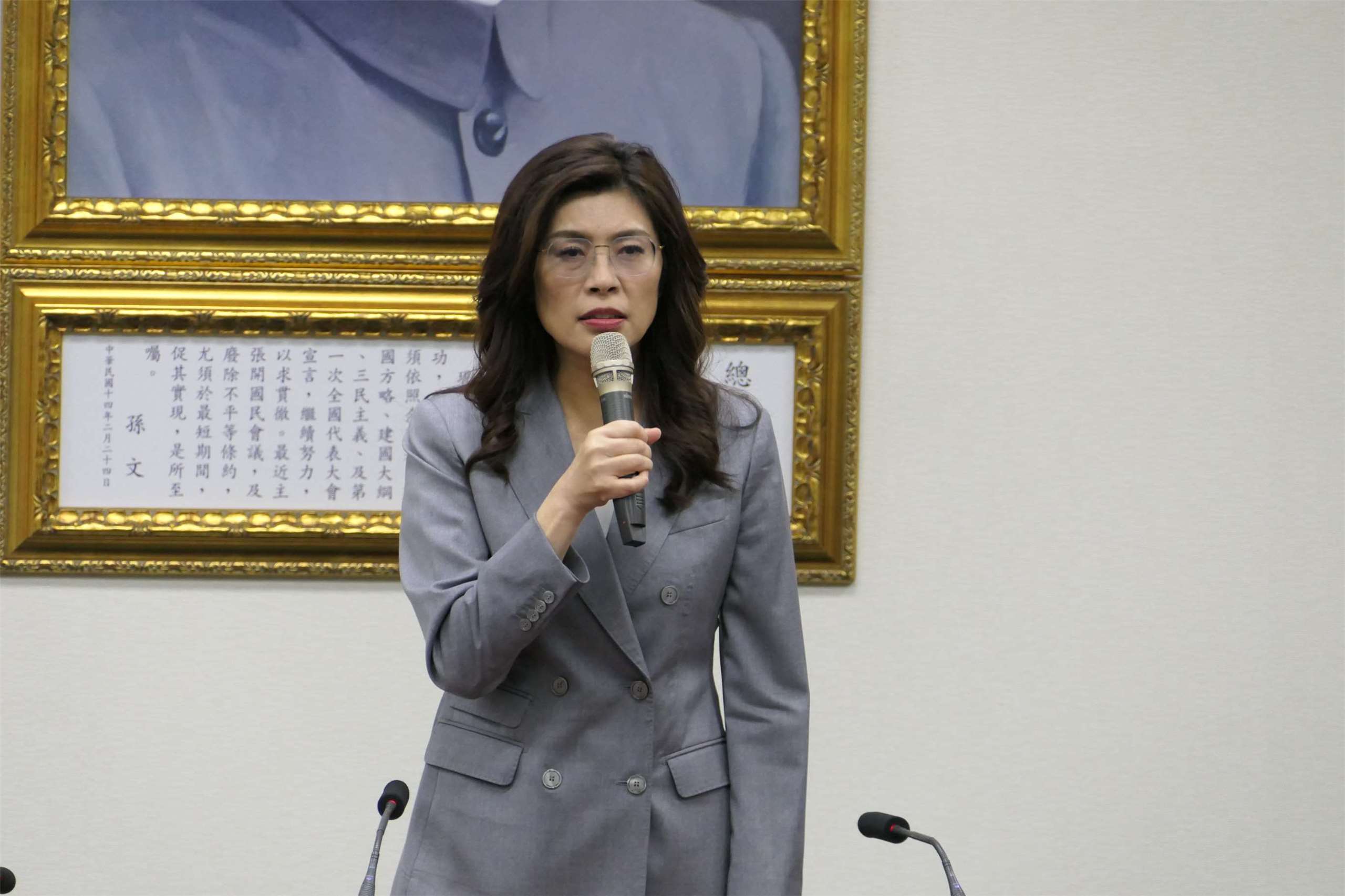 國民黨主席鄭麗文17日召開記者會，宣布將於7月25日全代會後，號召民眾上凱道舉行「我是人，我反毒台」集會。（趙婉淳 攝）