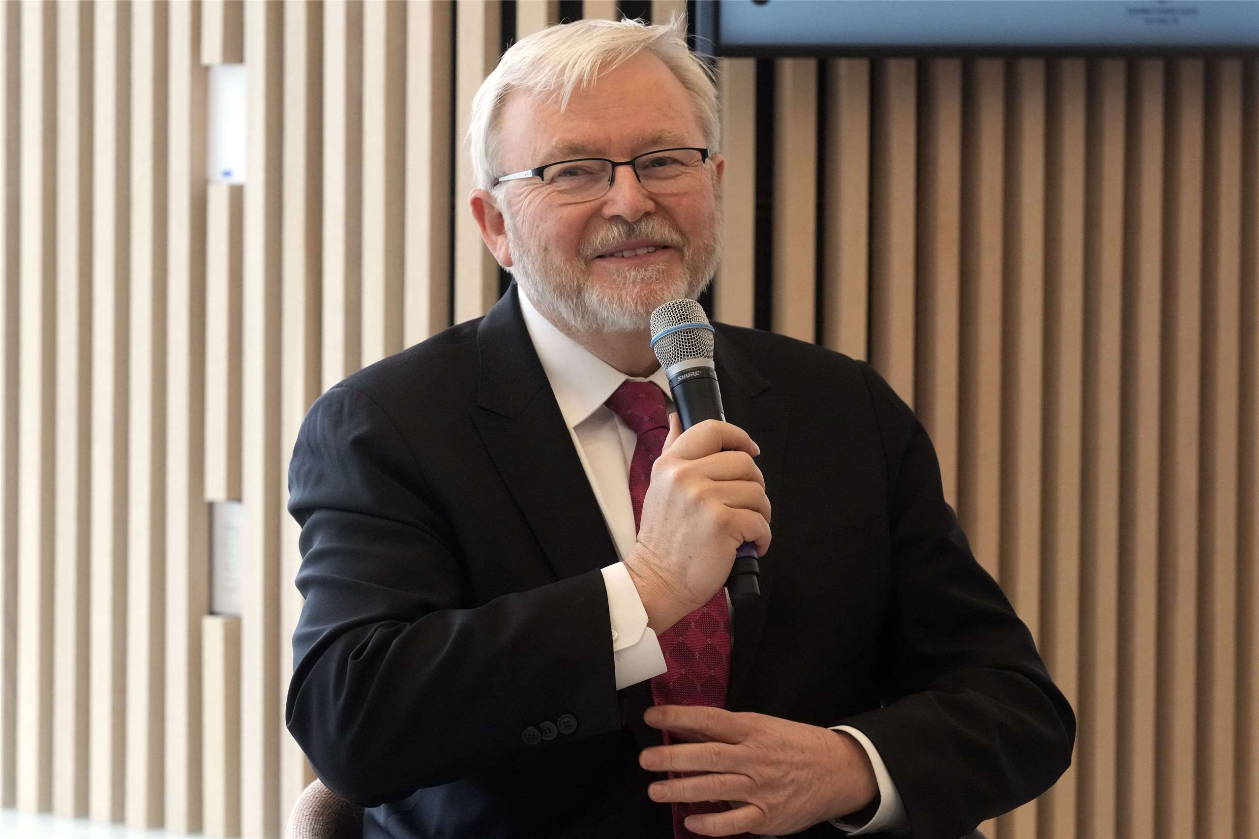 澳洲前總理暨中國事務專家陸克文(Kevin Rudd)近日在紐時專欄作家克雷恩(Ezra Klein)節目中受訪。 (檔案照)