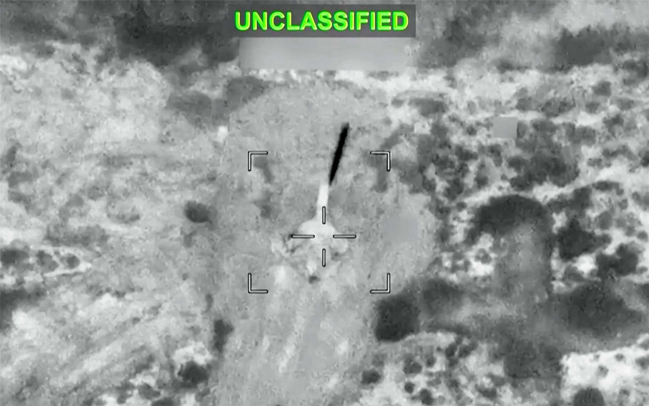 美軍連三晚對伊朗發動空襲，並重新封鎖港口。圖為美軍攻擊伊朗軍事設施。(AFP)