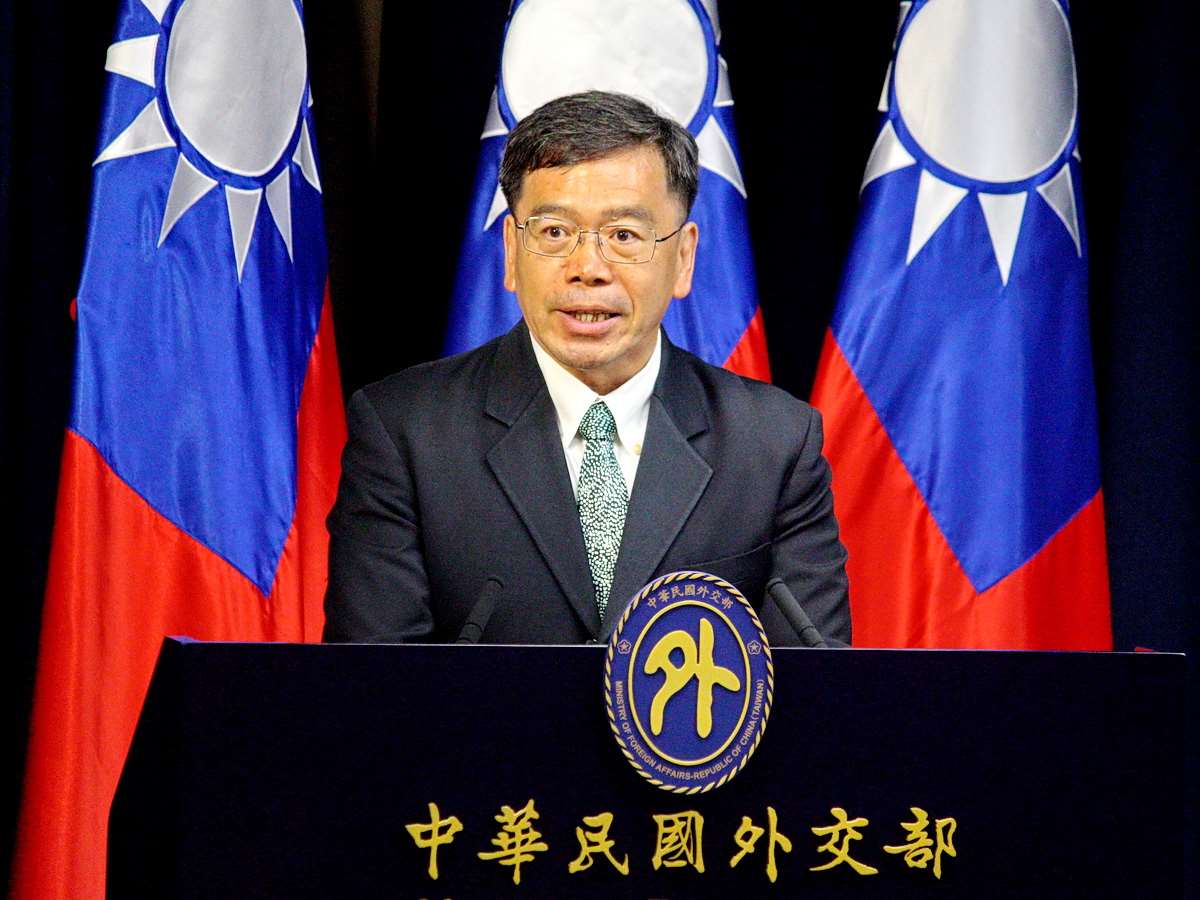 外交部國經司司長葉至誠21日表示，為避免世貿組織部長會議不平等對待再度發生，因應動作之一是與有意主辦下屆部長會議的國家密切溝通 (央廣記者王照坤 攝)