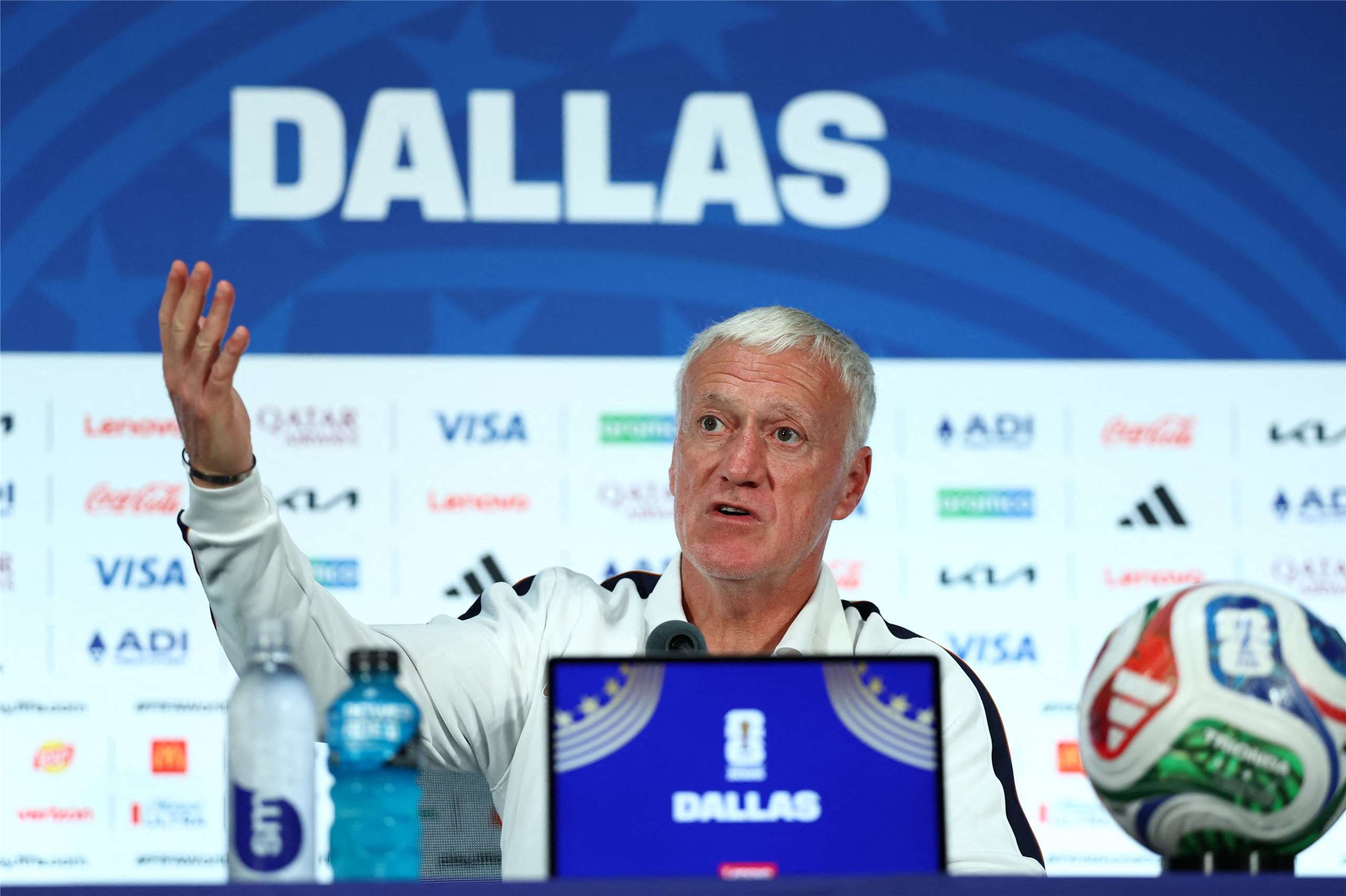 法國隊總教練德尚(Didier Deschamps)堅稱，他仍認為西班牙是世界盃奪冠大熱門。