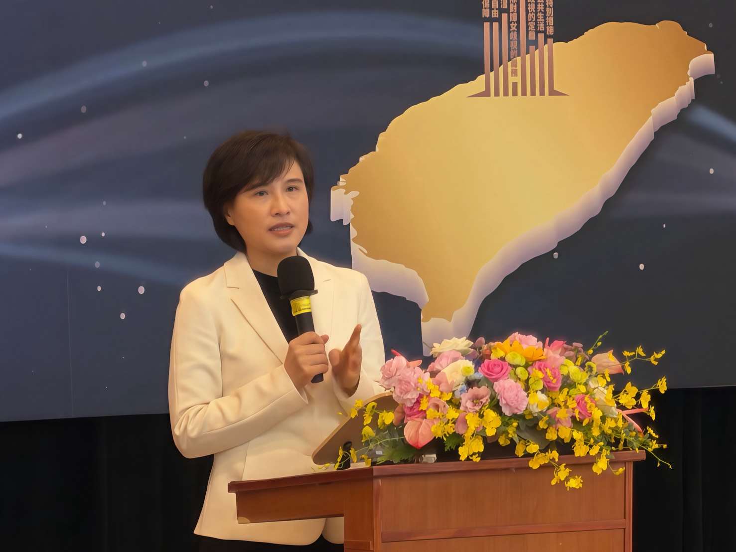 行政院副院長鄭麗君13日出席「CEDAW第5次國家報告國際審查會議」開幕式致詞。(鄭佑漢 攝)