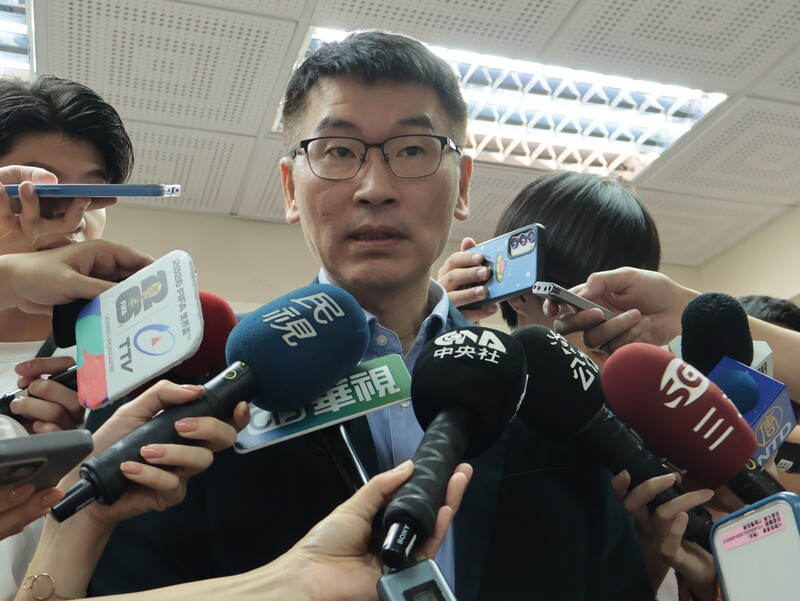 中華亞太菁英交流協會1日上午在台大校友會館召開「中共民族團結進步促進法對台影響與因應座談會」，陸委會副主委梁文傑於會前受訪。中央社記者李雅雯攝　115年7月1日