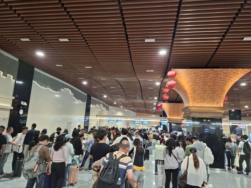 金門縣政府觀光處2日表示，2026年截至6月底，經由金廈泉小三通航線入出境旅客累計突破108萬人次，較2025年同期86萬1752人次，成長逾2成5。（金門縣政府觀光處提供）
