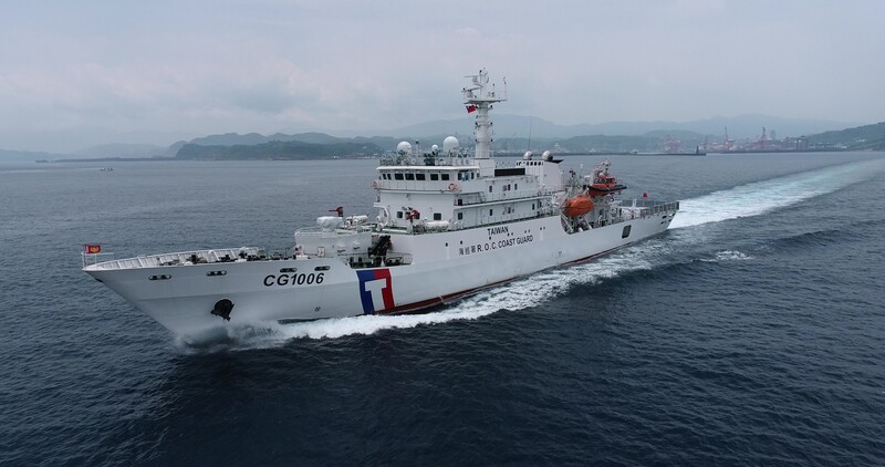 海巡署4日表示，中國海警局續派艦艇稱在台灣東部海域巡查。已調派八里艦、花蓮艦併航全程監控。圖為花蓮艦。（海巡署提供）