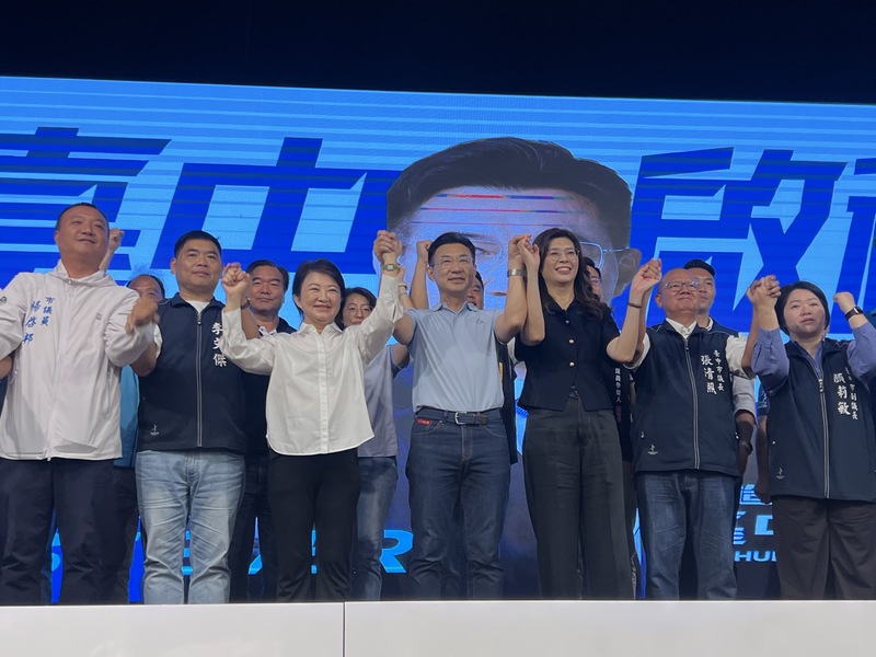 國民黨主席鄭麗文6月中結束訪美行程後，便開始投入各地輔選工作，4日更與台中市長盧秀燕、國民黨台中市長參選人江啟臣同場造勢。