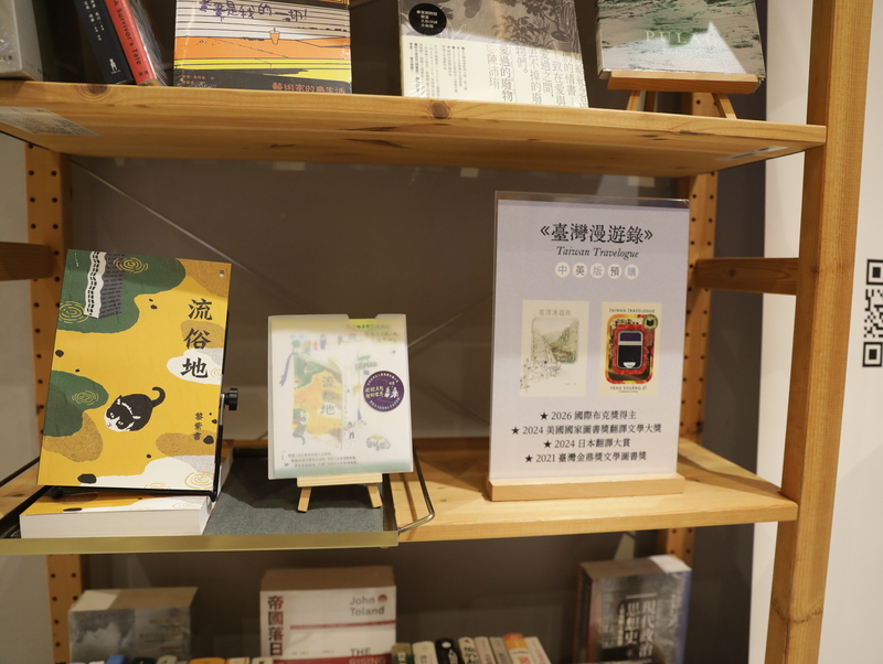 台灣文學近年在馬來西亞持續受到關注。作家楊双子長篇小說「臺灣漫遊錄」獲國際大獎「國際布克
獎」後，吸引不少華文讀者購買，今年在吉隆坡閱讀節展售時很快銷售一空，已改為擺放預購告示牌。