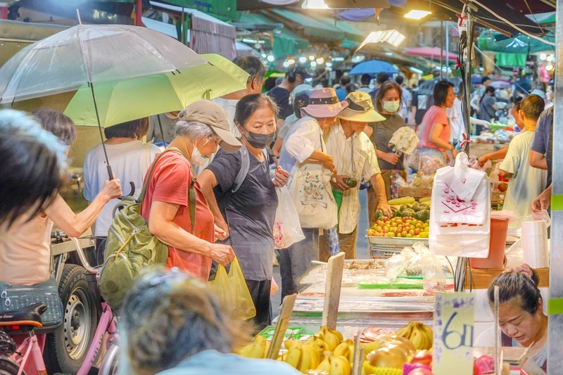 主計總處7日公布6月消費者物價指數（CPI）年增率擴大至2.6%，已經連續2個月突破2%的通膨警戒線，並創17個月以來最高紀錄。