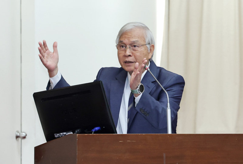 央行總裁楊金龍9日在立法院財委會進行專題報告。