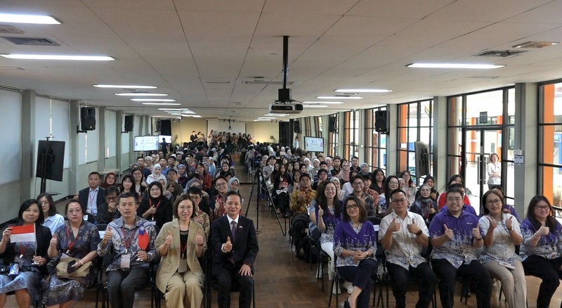 駐印尼代表處10日舉辦教育部「台灣獎學金」及「華語文獎學金」行前說明會，向今年獲選赴台的86名印尼受獎生說明在台就學、居留及生活資訊。
