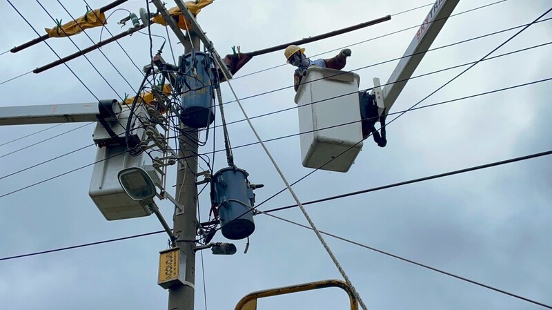 根據台電最新統計，截至11日下午2時，全台曾停電戶數17萬7485戶，其中15萬8631戶已修復，復電逾8成9。