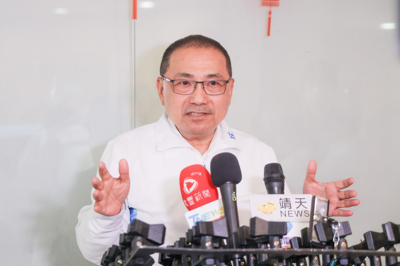 中聯油脂案全面預防性下架，食藥署公布3項重新上架原則，新北市長侯友宜14日表示，先要釐清事實，應該溯源把源頭查清楚，才有要重新上架的可能性。（新北市府提供）
