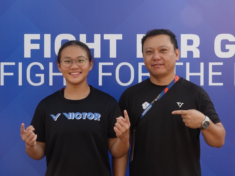 台灣U19女子65公斤級選手翁語瞳（左）在亞洲U19暨U23拳擊錦標賽首度闖進國際賽決賽，並獲得銀牌，教練王源祥（右）表示，代表隊整體表現超出預期。