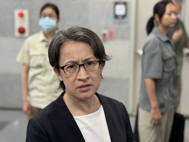 副總統蕭美琴17日參觀亞洲生技大展，面對媒體詢問巴布紐幾內亞關閉台灣駐巴紐代表處時表示，雖然外交處境很辛苦，但政府仍會持續爭取擴大與國際間的合作。