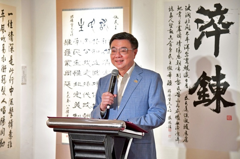 PD
面對中共跨境鎮壓　卓榮泰指政府將全力保障民眾
行政院長卓榮泰17日出席仰山文教基金會在民主尋蹤
館舉辦的「墨痕詩述-台灣百年追尋」展覽開幕式，他
致詞時表示，面對中共跨境鎮壓，政府將全力保障民
眾。
（行政院提供）
中央社記者賴于榛傳真　115年7月17日