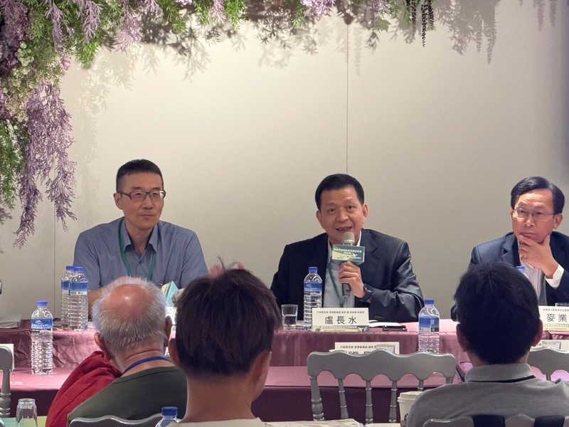 「關懷港澳居民來台居留定居座談會」24日在新北市板橋區召開，陸委會港澳蒙藏處長兼策進會秘書長盧長水（中）出席。
（台港經濟文化合作策進會提供）