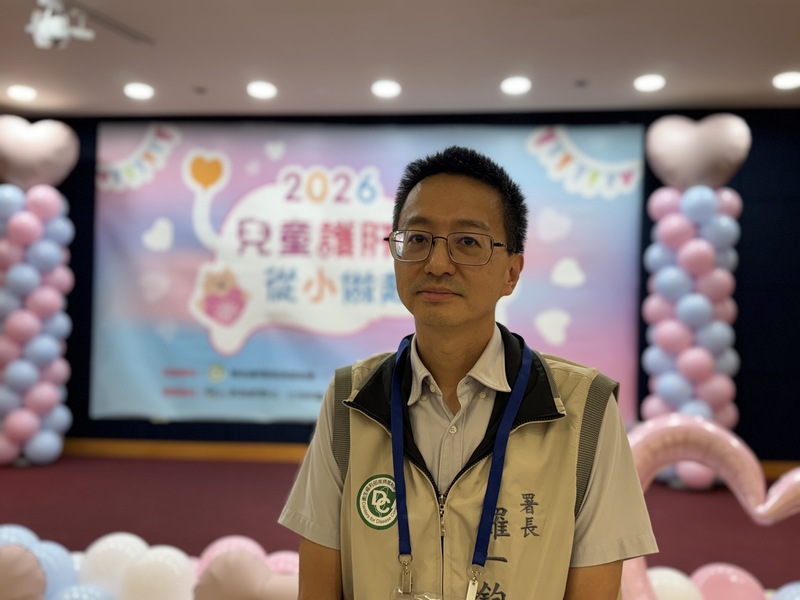 國內COVID-19疫情再升溫，疾管署開設防疫專區，署長羅一鈞（圖）25日提醒，若發燒、咳嗽等應避免參加集會遊行活動，慢性病患與長者建議戴口罩。