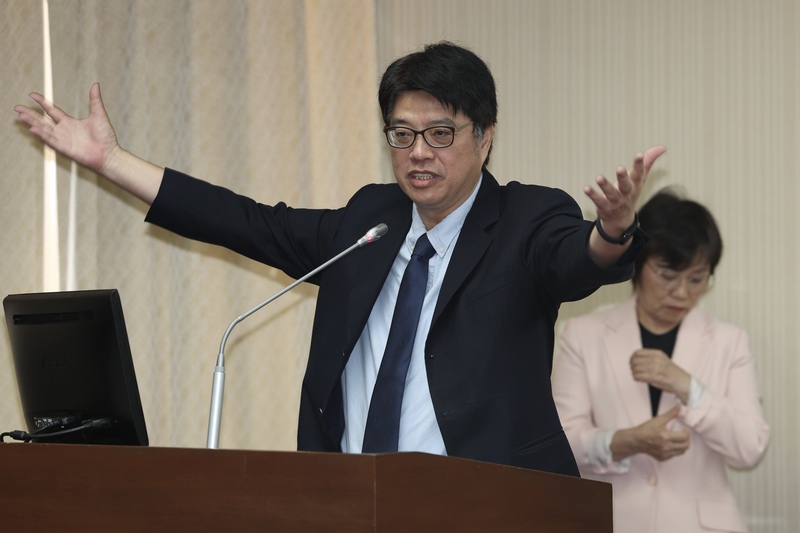PD
赴陸失聯154人　陸委會：赴陸有風險
陸委會最新數據資料顯示，2024年1月1日至今年7月
22日止，赴陸失聯、遭留置盤查或被關押通報案件累
計402人；其中赴陸失聯154人，被關押案例62%涉及
詐騙案件。陸委會主委邱垂正（前）29日在立法院表
示，這些案件統計不是為了「抗中保台」，主要是要
讓台灣民眾知道赴陸有風險。
中央社記者吳家昇攝　115年7月29日