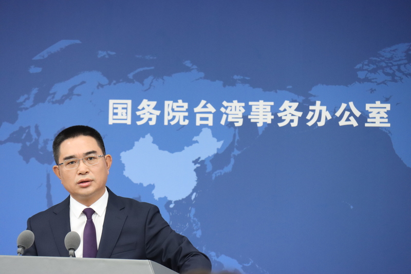 中國大陸國台辦發言人陳斌華29日批評，民進黨對於小貓熊上海贈送方派員參加見面儀式「無理刁難、無禮拒絕」。