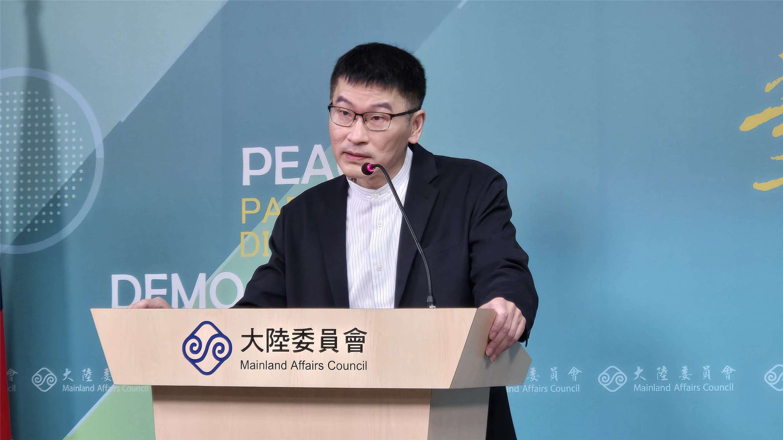 陸委會發言人梁文傑30日主持陸委會例行記者會。(陳國維 攝)