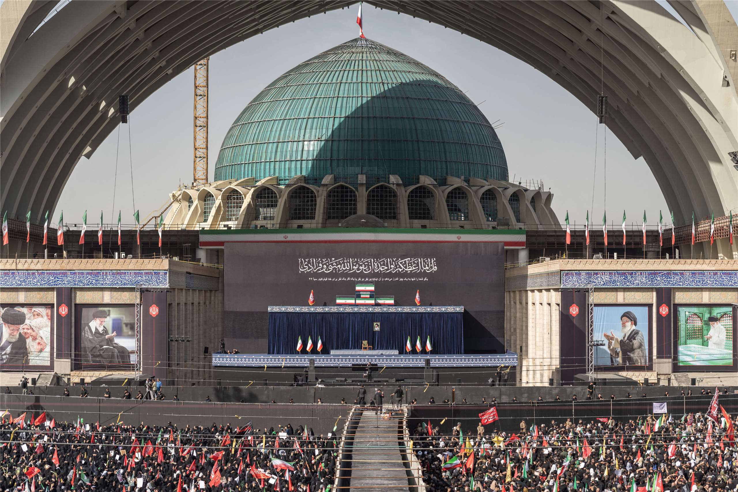 伊朗選在美國建國250週年的4日開始為其現代史上執政最久領導人哈米尼(Ali Khamenei)舉行大規模葬禮(圖)，但至哈米尼下葬為止，繼任的最高領導人穆吉塔巴．哈米尼均未露面。資料照片