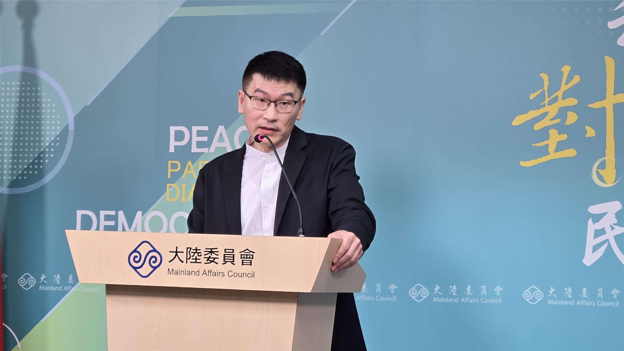 陸委會發言人梁文傑23日主持陸委會例行記者會。(陳國維 攝)