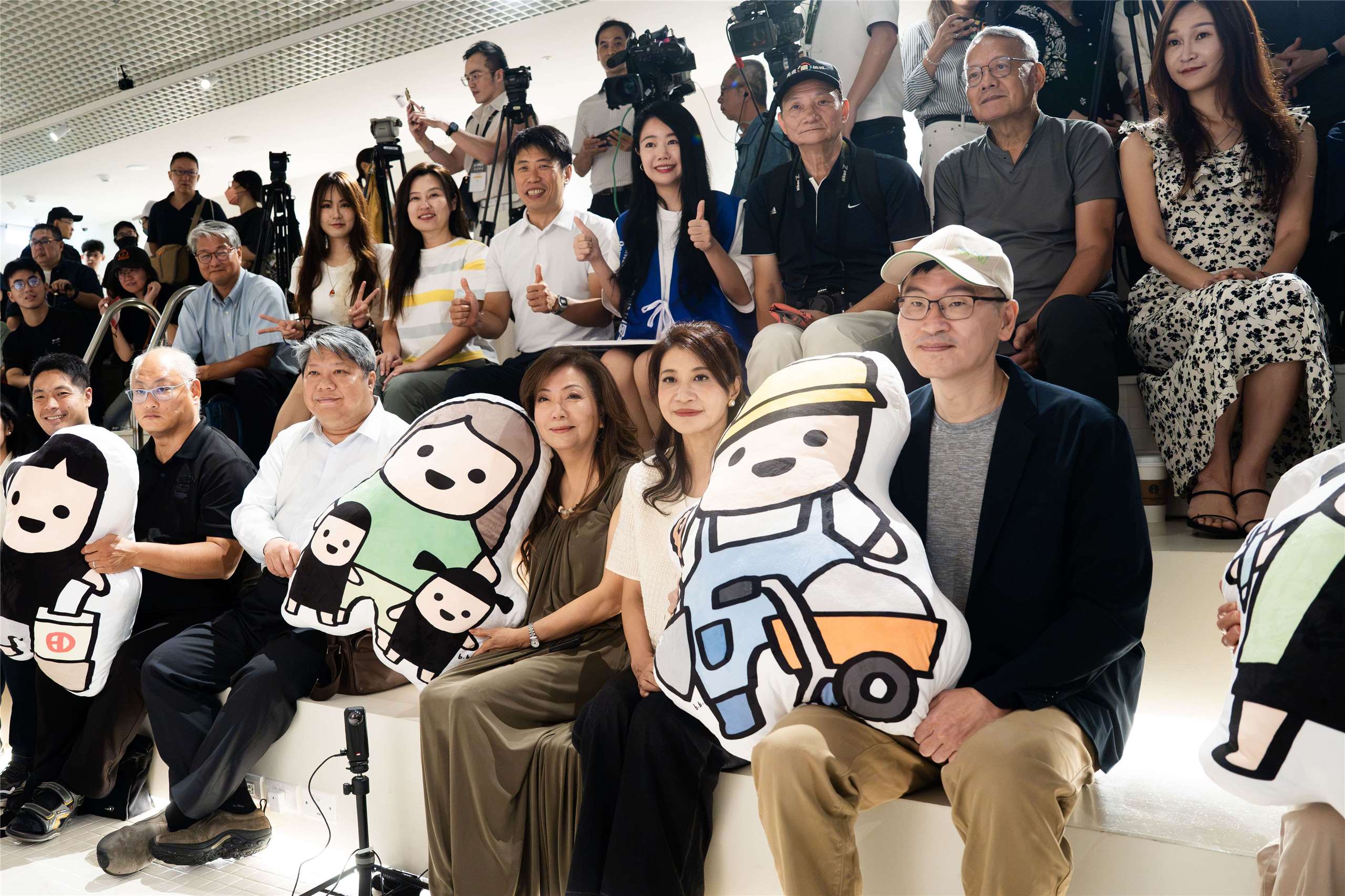 辜寬敏基金會與台灣北海民主韌性協會，26日起於台北舉辦「給台灣的情書」特展，回顧2025年大罷免運動後，台灣民主韌性的發展。(楊仁翔 攝)