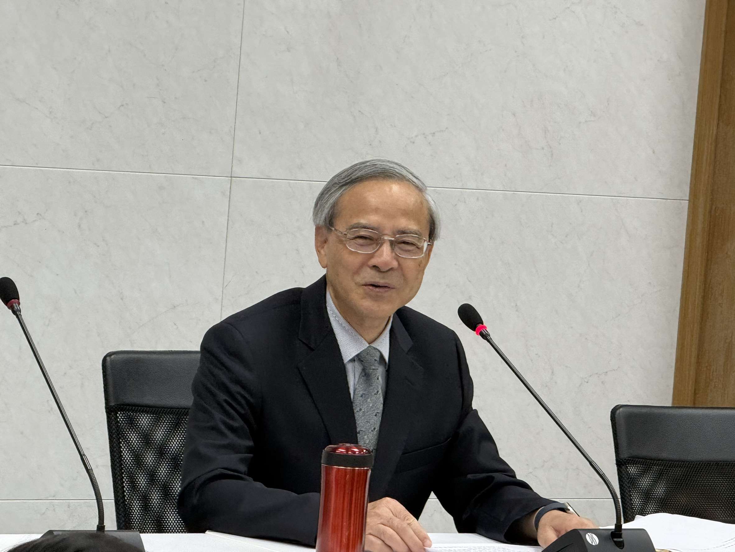 財政部次長阮清華指出，基於當前房市量縮價穩，青安3.0也設下多道限制，加上內政部會適時出手防止市場失序、央行第七波信用管制並未鬆綁，因此青安3.0方案不至於助長房市炒作。(謝佳興 攝)