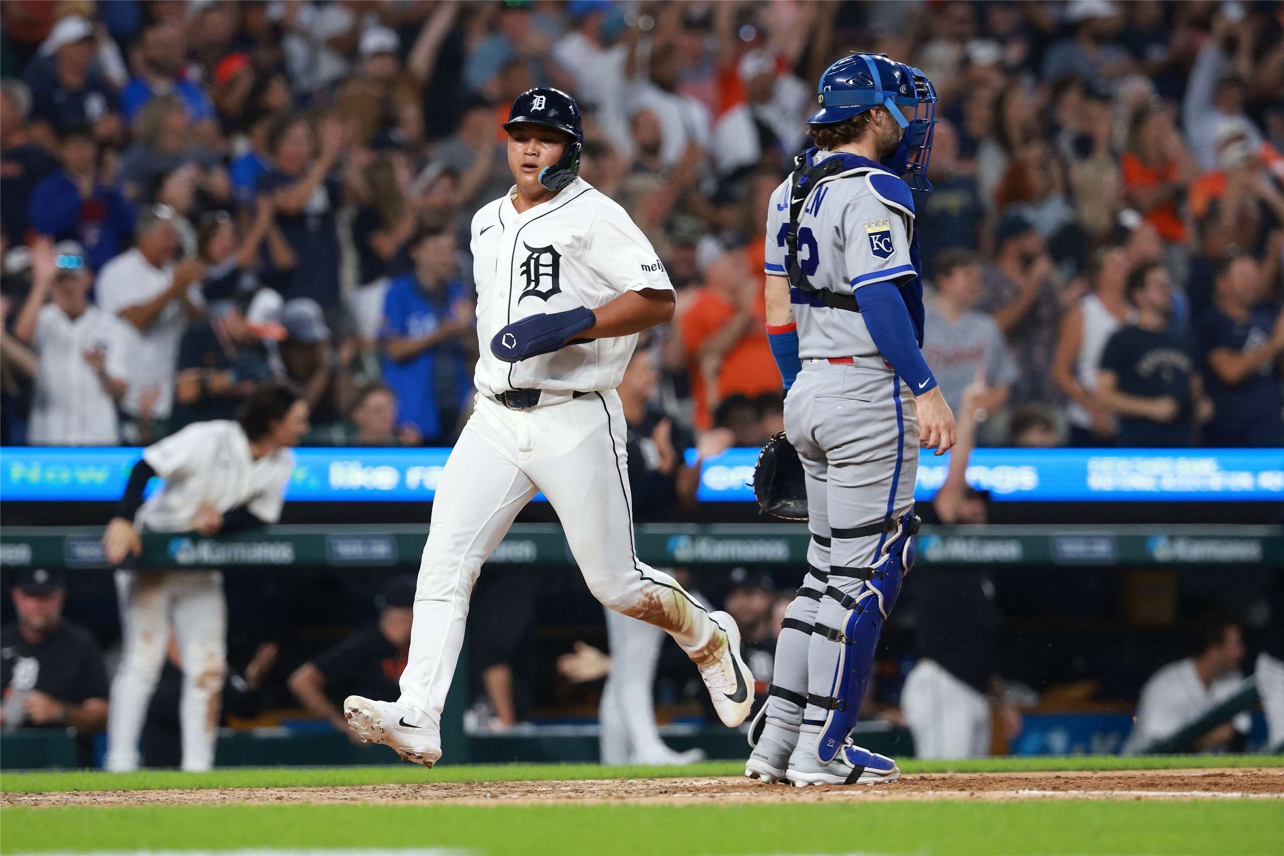 效力MLB底特律老虎隊的台灣棒球好手李灝宇23日在與堪薩斯市皇家隊交手時，第八局跑回本壘得分。(AFP)
