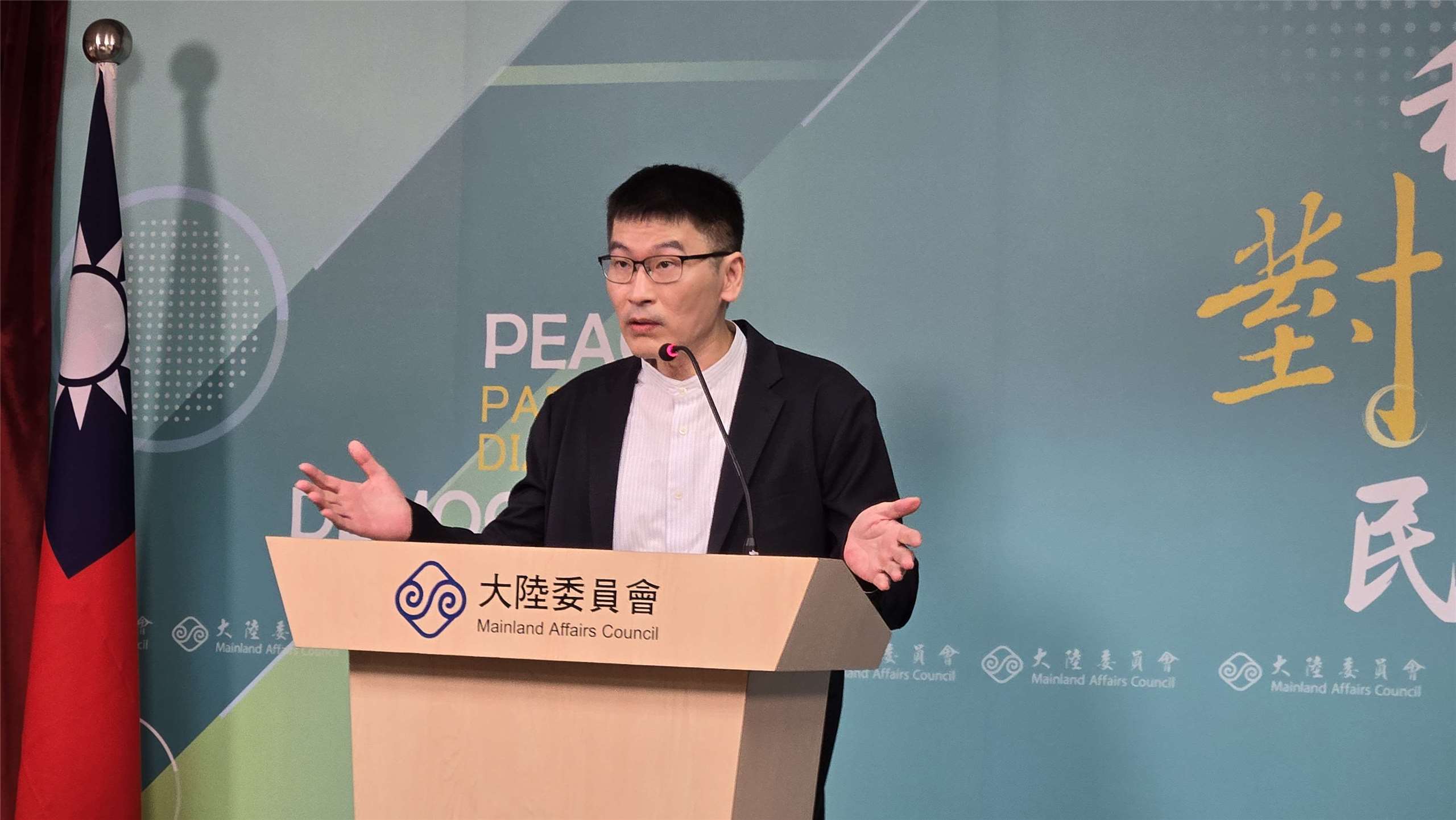 陸委會發言人梁文傑30日主持陸委會例行記者會。(陳國維 攝)