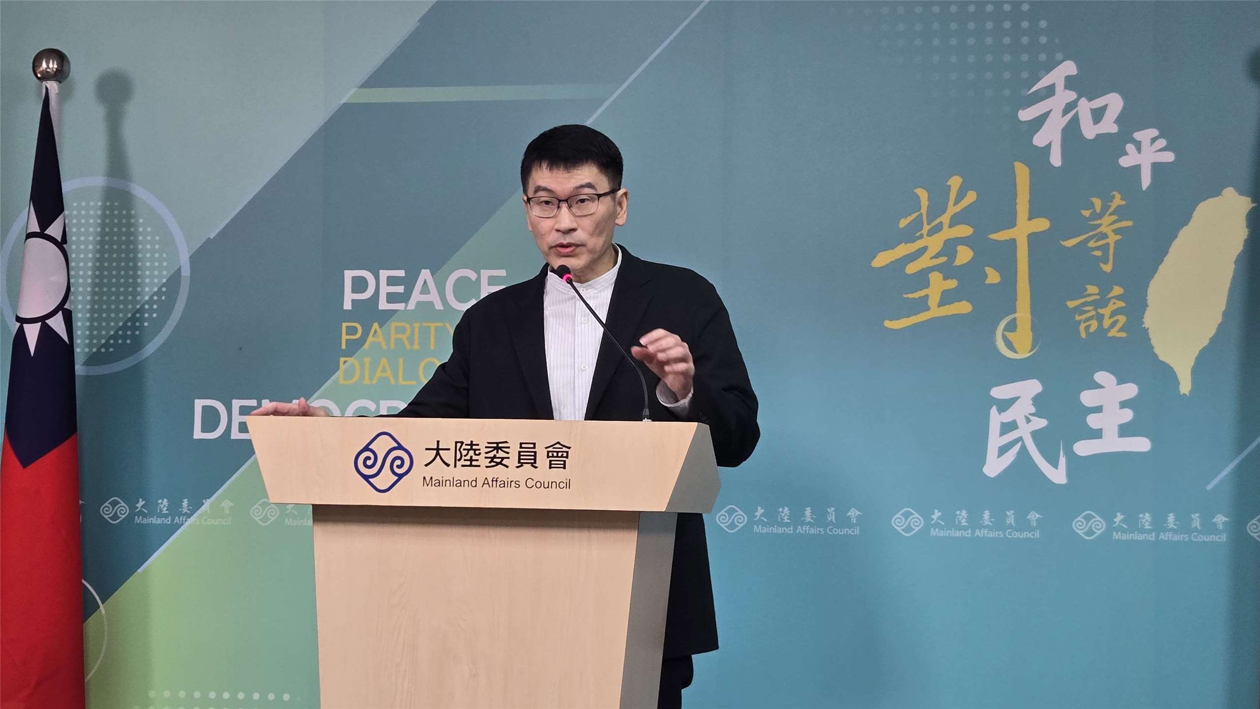 陸委會發言人梁文傑9日主持陸委會例行記者會。(陳國維 攝)