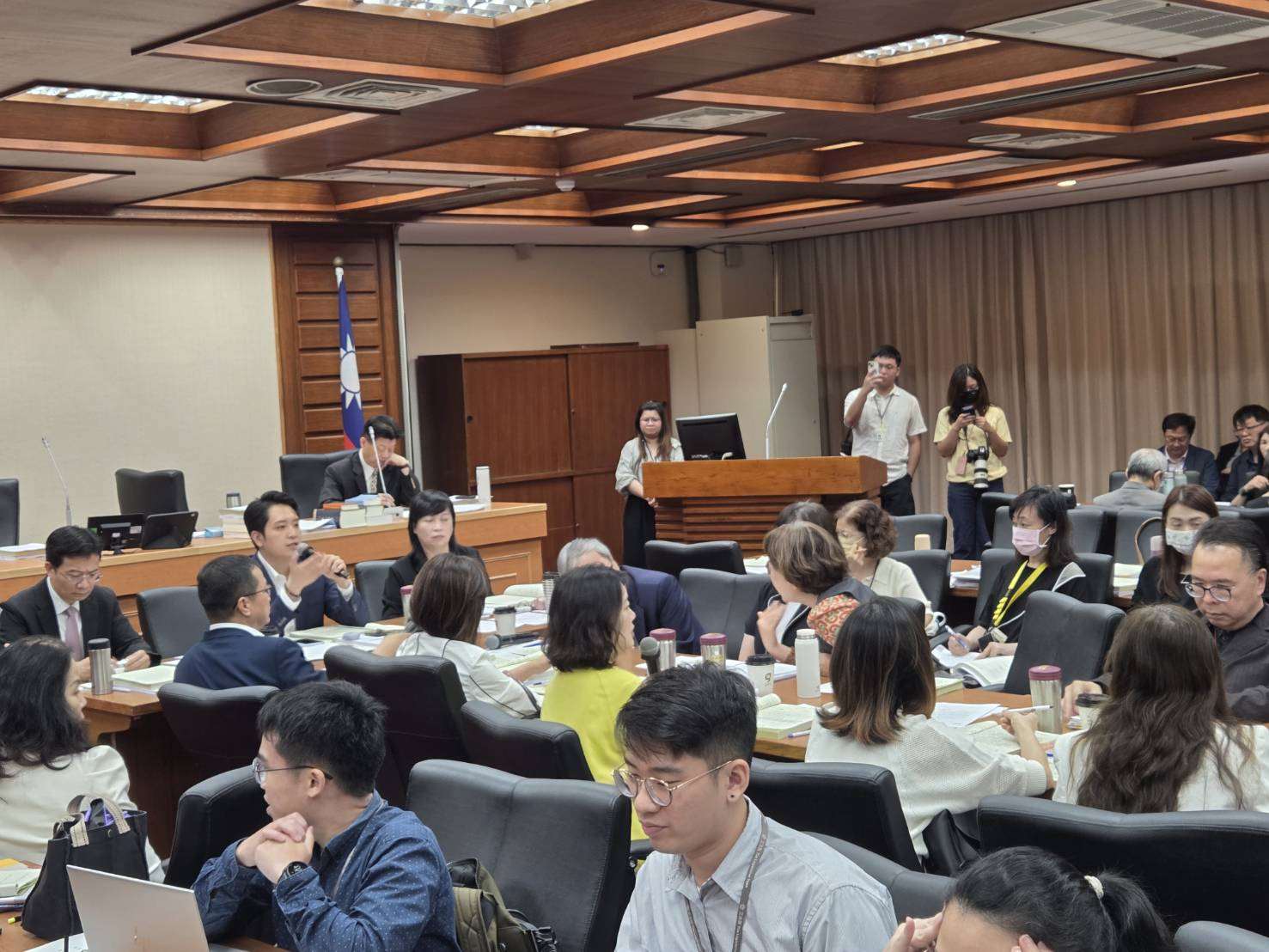 立法院教育及文化委員會2日審查文化部115年度預算，國民黨立委翁曉玲提案全數刪除文化部4,738萬元媒體政策及業務宣導費，引爆朝野口角攻防。(江昭倫 攝)