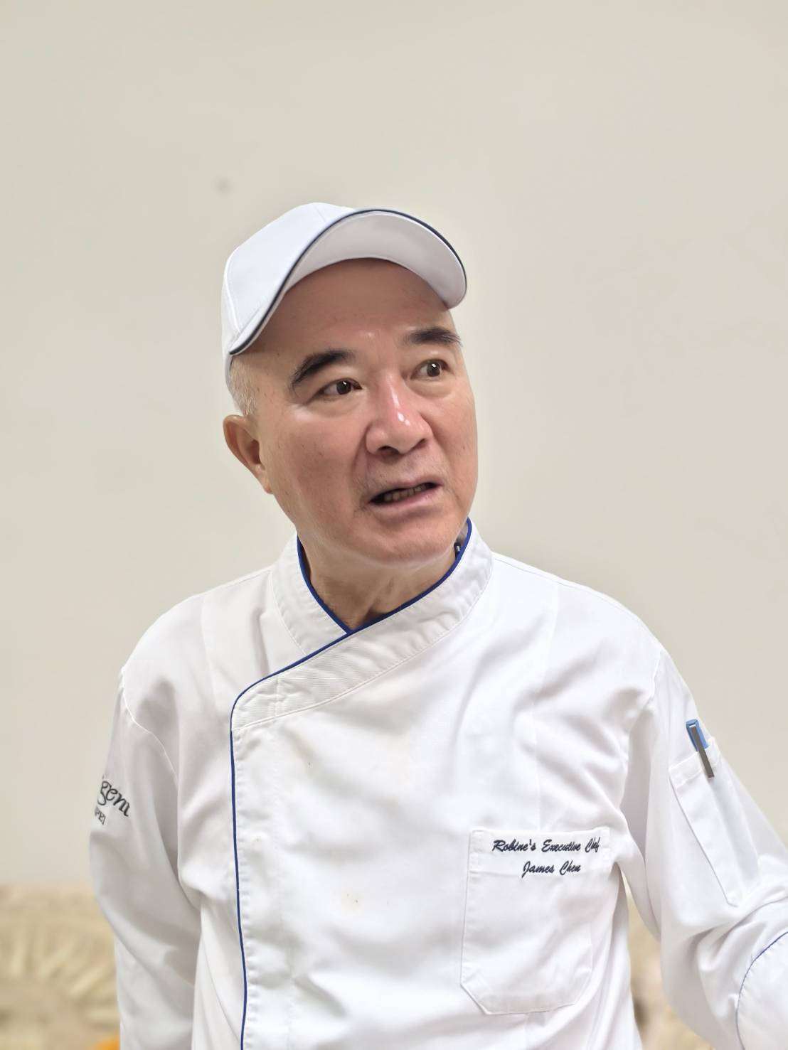 晶華酒店鐵板燒行政主廚陳春生，2015年開始發起七星主廚下鄉公益心旅行活動，號召志工下鄉花蓮，為黎明教養院院生義煮。(夏治平拍攝)