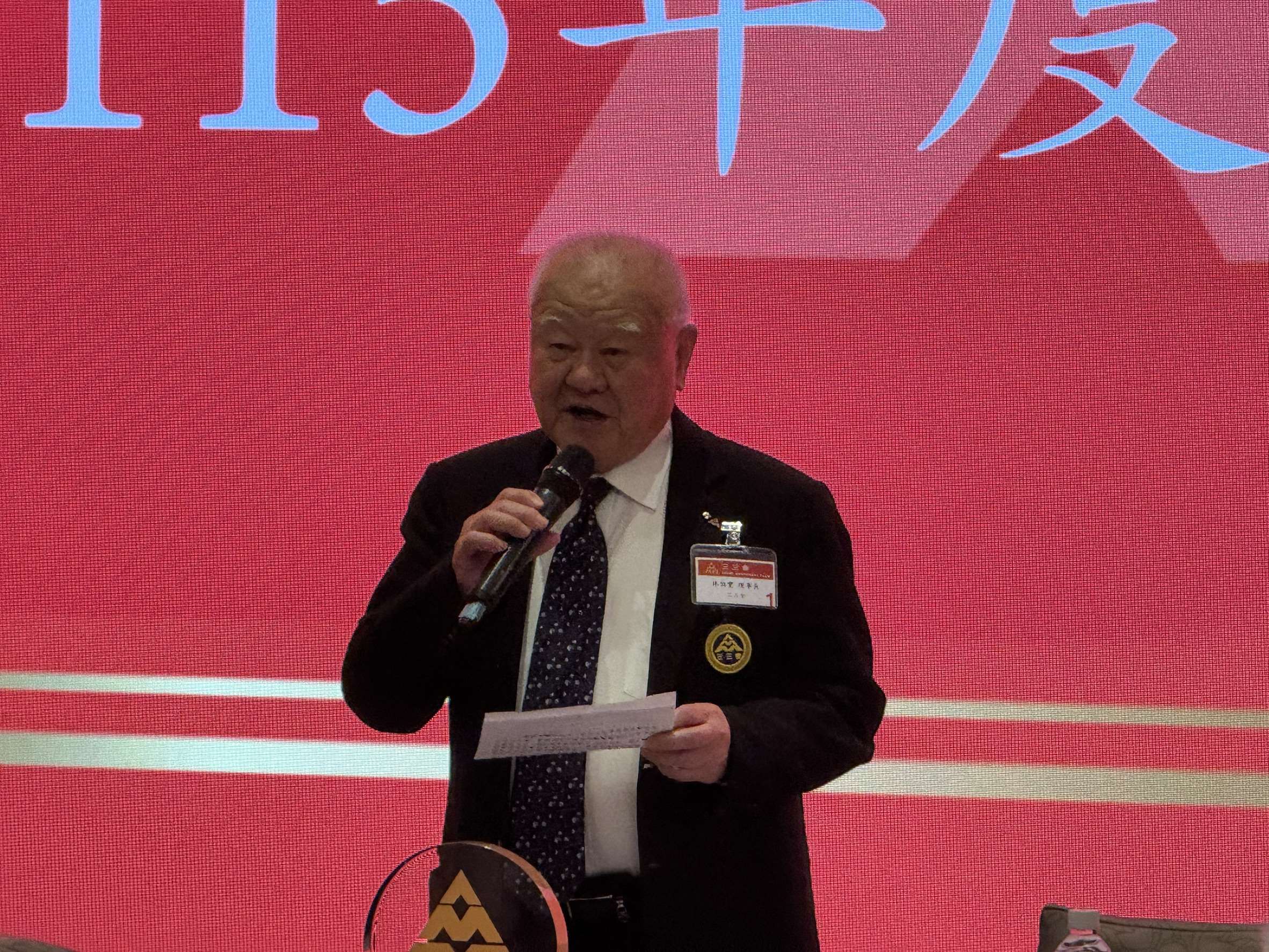 三三會理事長林伯豐指出，放颱風假應以人民財產、福祉為考量，而非從政治目的出發。(謝佳興 攝)