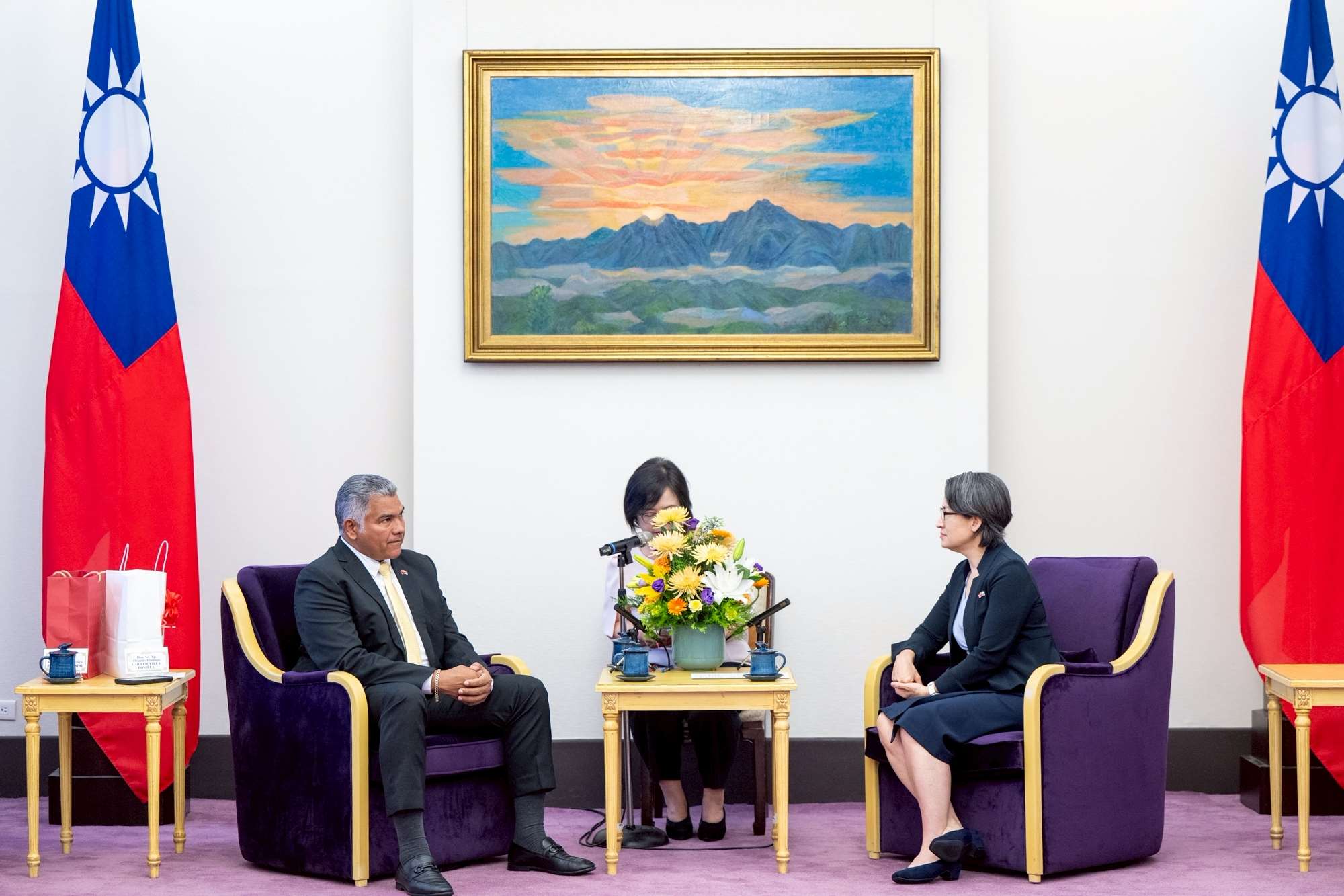 副總統蕭美琴今天(9日)接見巴拿馬跨黨派國會議員訪問團。(圖 : 總統府flickr)