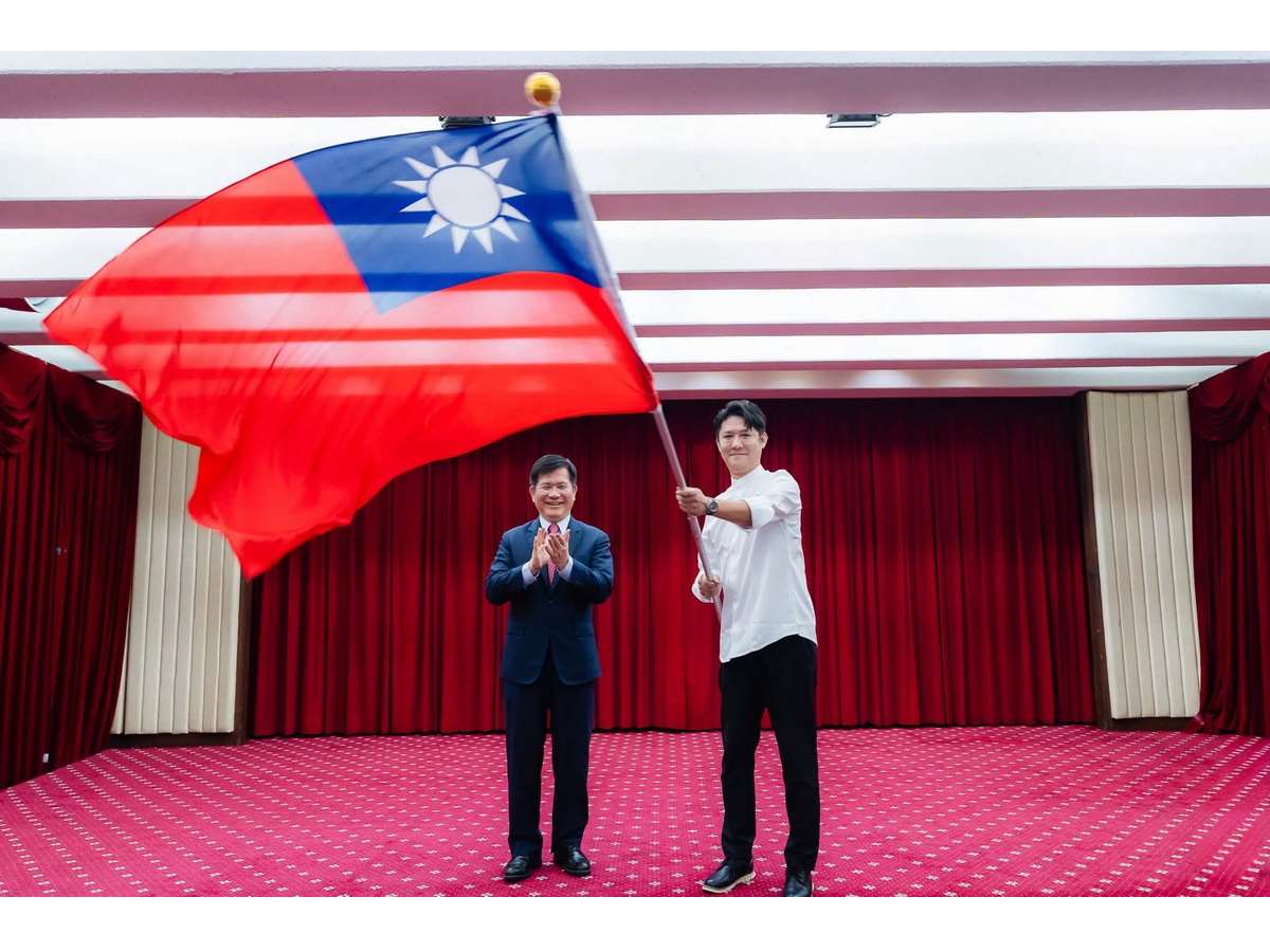台灣國際年輕廚師協會將前往馬來西亞參加「2026環球廚藝聯盟巡迴挑戰賽」，外交部長林佳龍親自授旗 (圖取自林佳龍臉書)