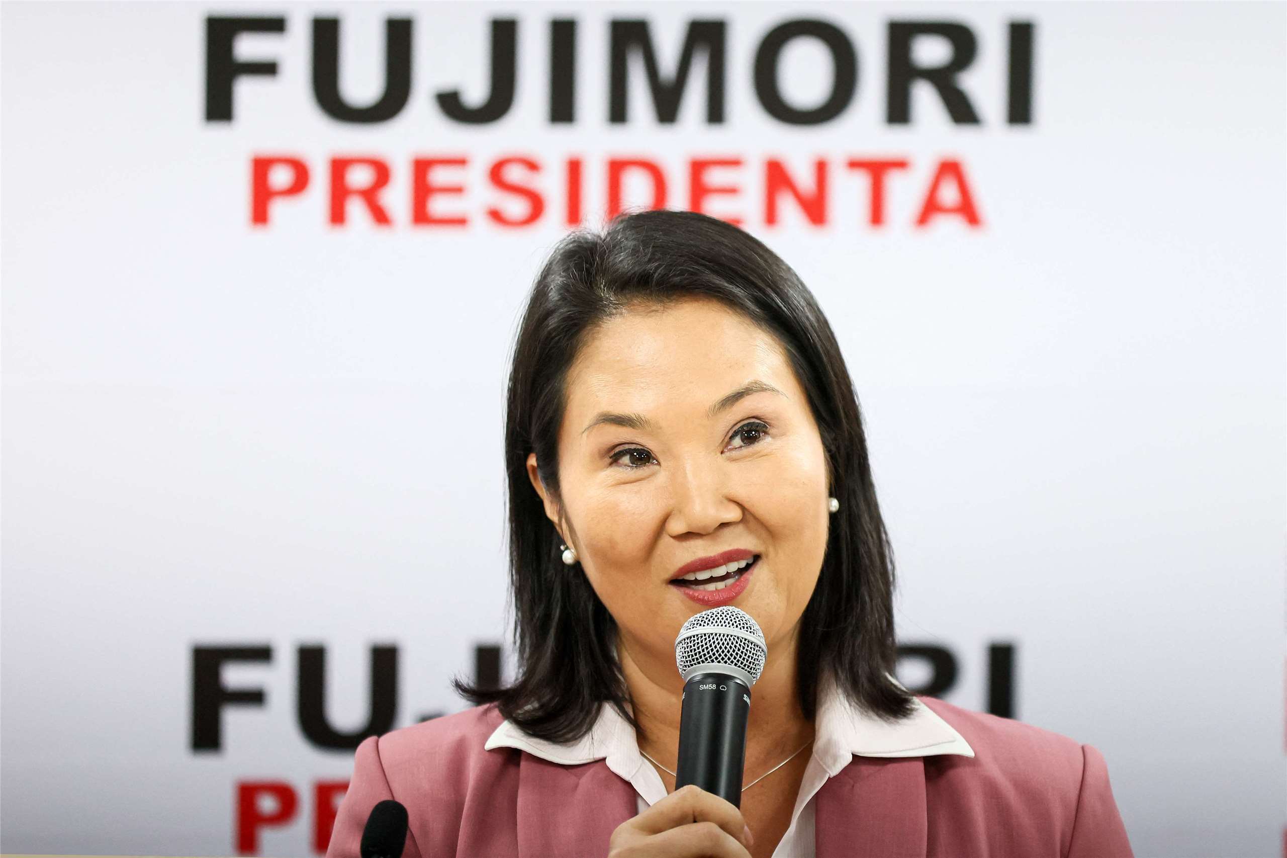 藤森惠子以些微差距勝出，當選祕魯新任總統。