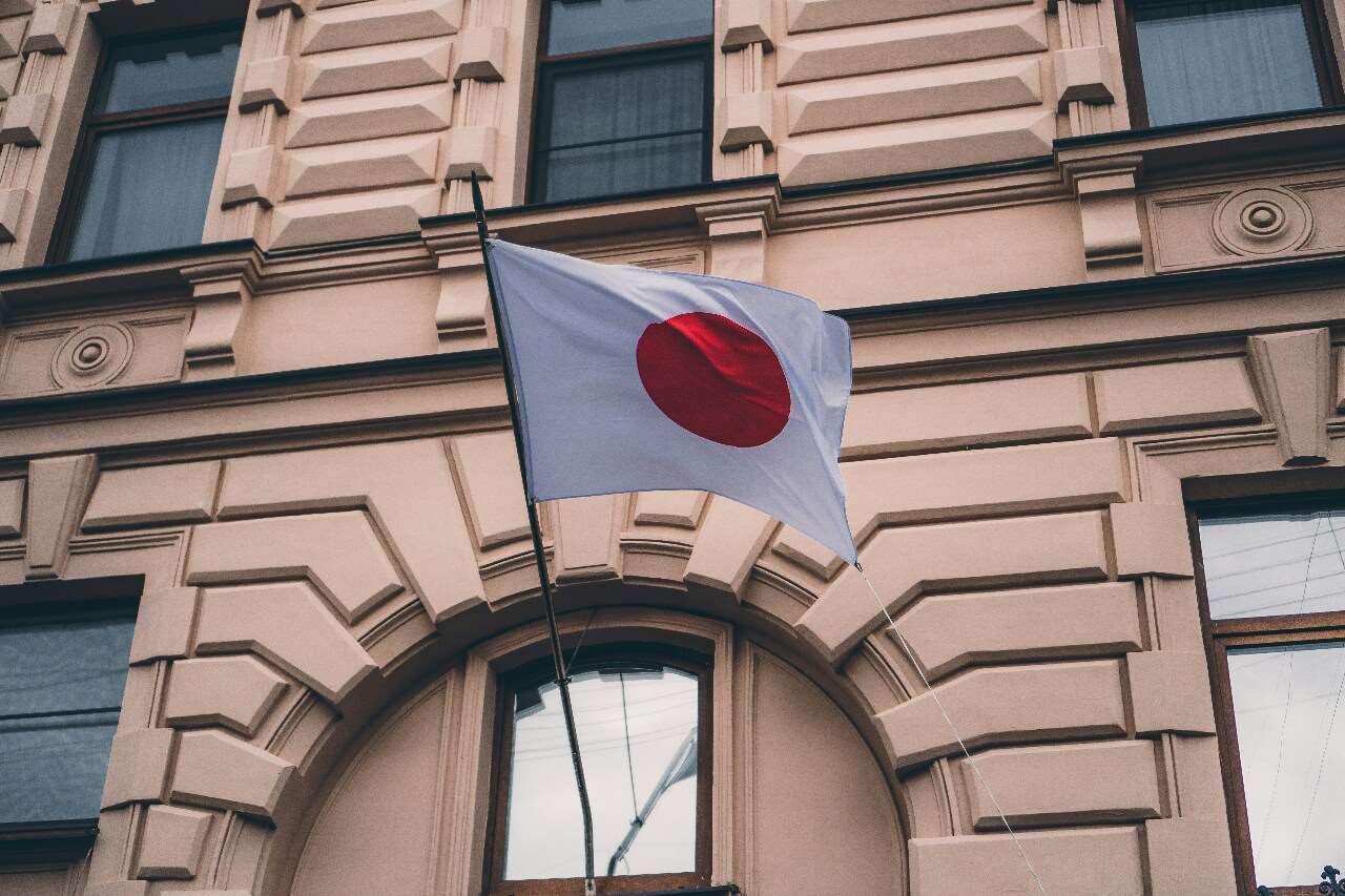 日本政府計劃收緊外國人永住許可審查標準。示意圖。(Unsplash圖庫)