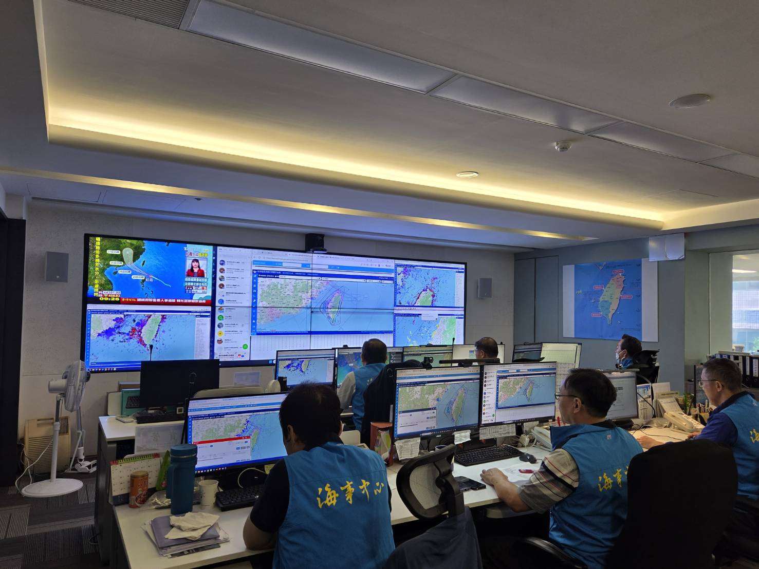 因應紅霞颱風，航港局啟動東部及南部海域近岸12浬船舶淨空。(圖:交通部航港局)