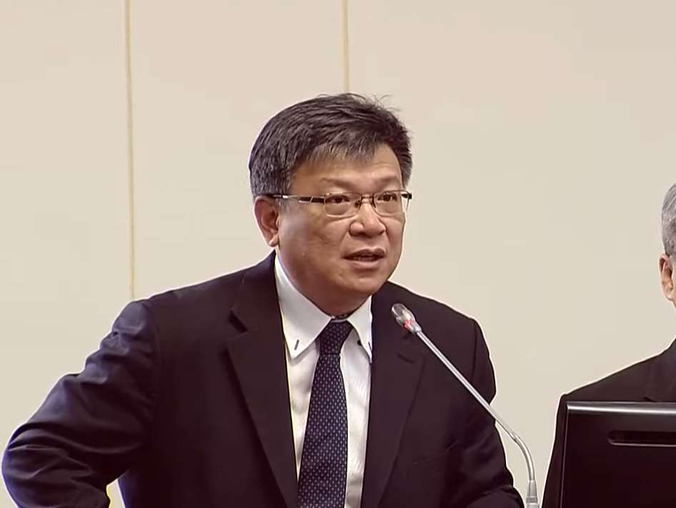 立法院經濟委員會8日邀請經濟部長等官員做專案報告並備詢。圖為台電董事長曾文生。(翻攝國會頻道)