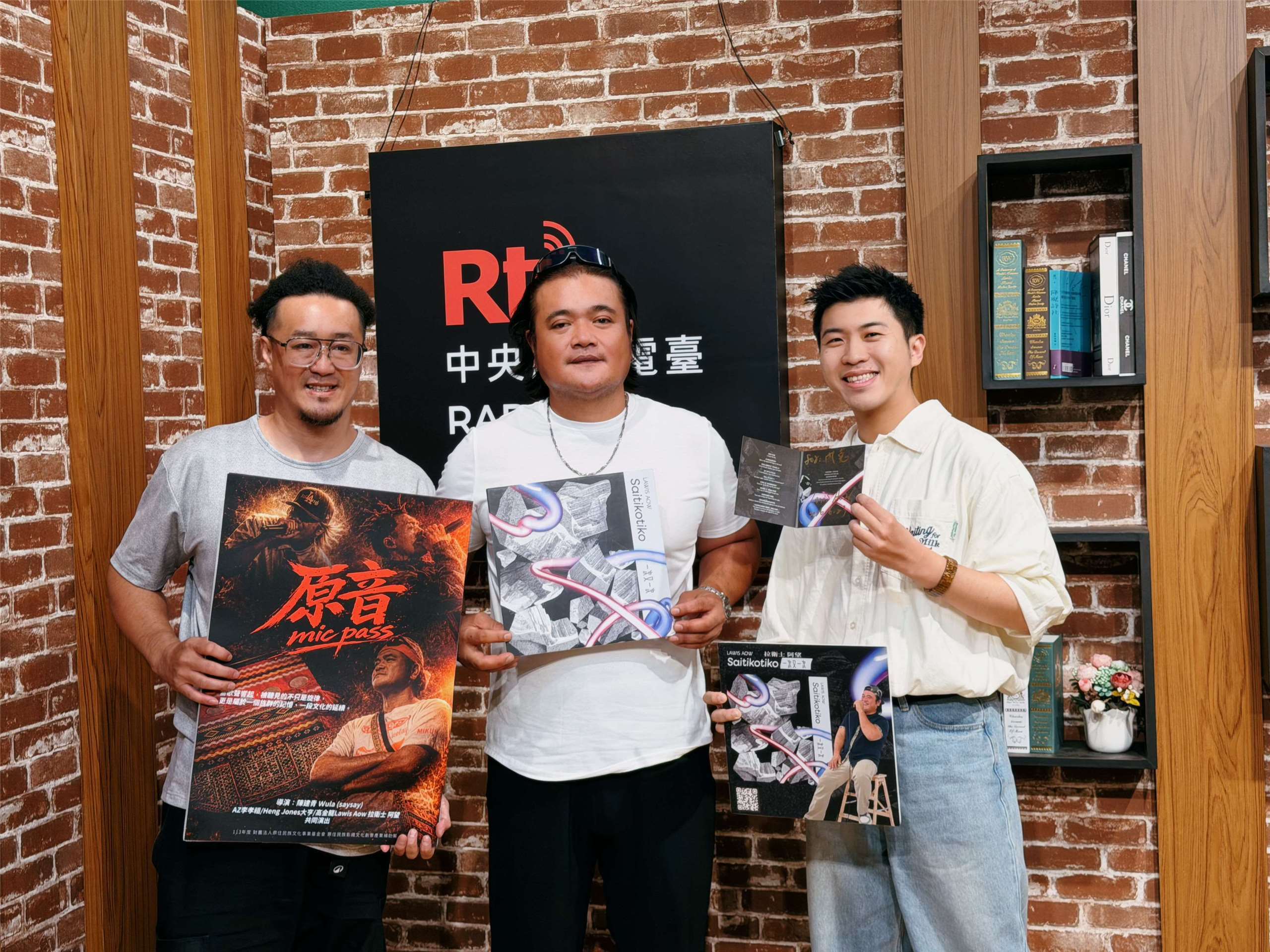 主持人內克（右）、Lawis Aow（中），與Wula導演（左）之合照。